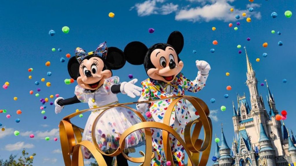 Uma viagem para Orlando se não for bem planejada, pode sair bem cara. Principalmente se sua família for grande e se vocês quiserem fazer todos os passeios e visitarem todos os parques, pensando nisso, nesse post de COMO ECONOMIZAR EM SUA VIAGEM PARA ORLANDO – PARTE II, te ajudamos com alguns itens que podem influenciar seu orçamento.